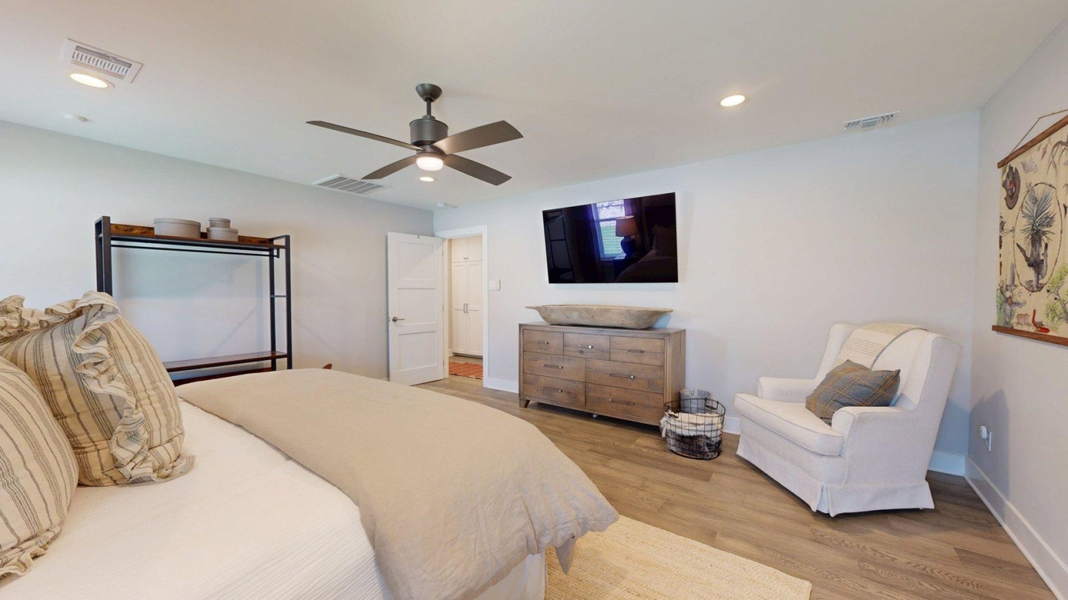 Building Photo - 805 Dexter Dr S