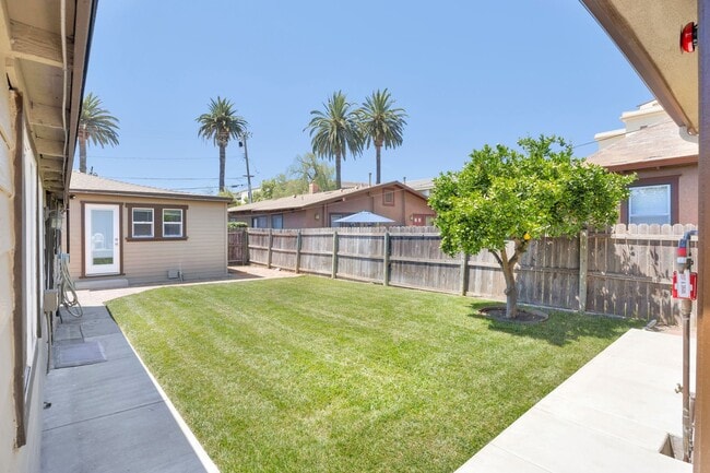 Building Photo - 3 Bedroom, 1 Bathroom Home – Ideal for Stu...