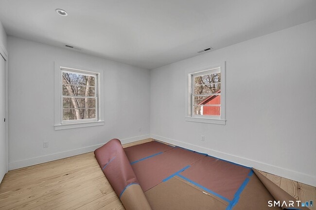 Building Photo - 220 Upper Grassy Hill Rd