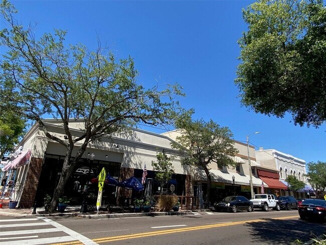 Building Photo - 656 Windrush Bay Dr