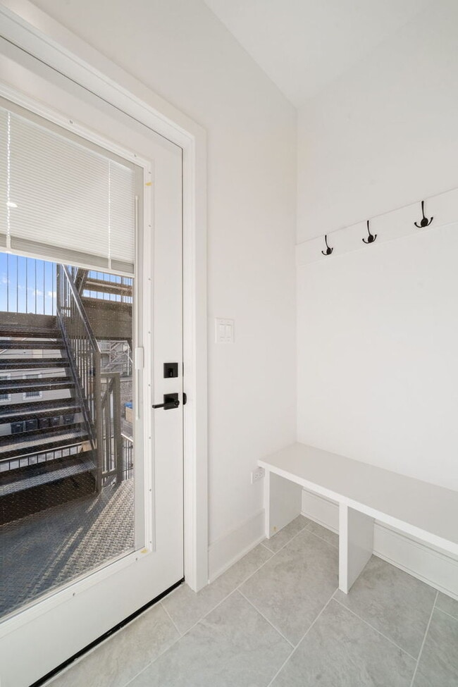 Building Photo - 1635 W 21st Pl