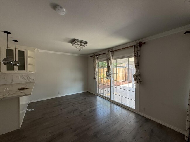 Building Photo - 4830 Grimsby Dr