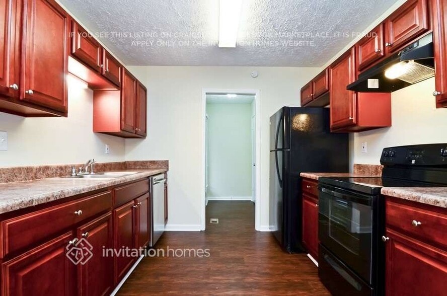 Building Photo - 6601 Valley Hill Dr
