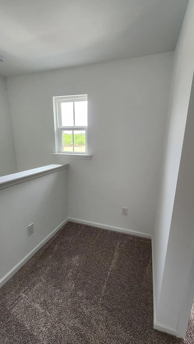 Building Photo - Room in House on Godwit Ln