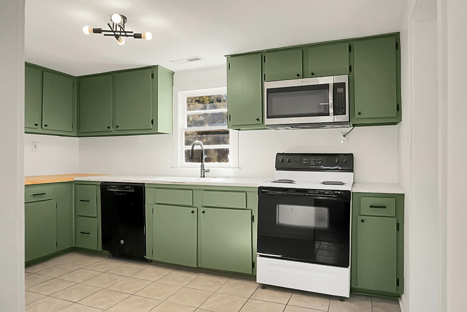 Kitchen / dining room - 2735 Exchange Landing Rd