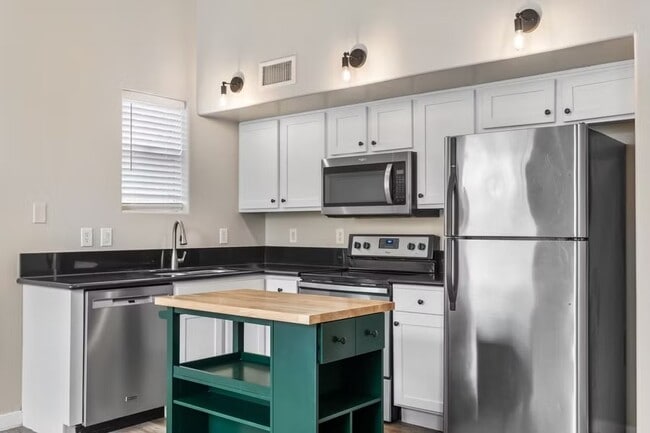 Building Photo - Roosevelt West Townhomes