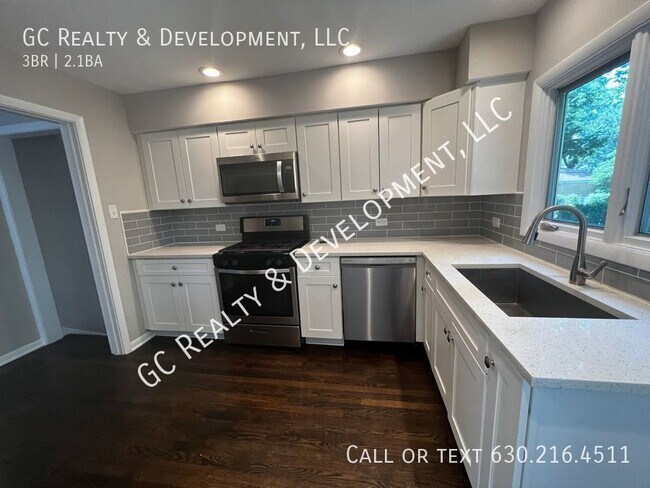 Building Photo - ***SINGLE FAMILY FLOSSMOOR HOME / 3 BDRM /...