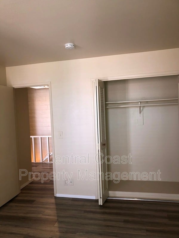Building Photo - 451 Dela Vina Ave