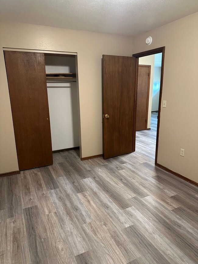 Building Photo - 607 E Jefferson Ave