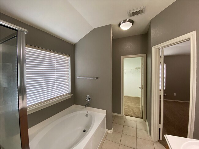 Building Photo - 6323 Bennington Springs Dr
