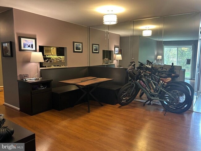 Building Photo - 13 Quince Ct