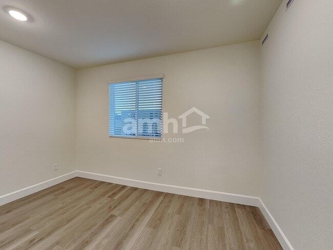Building Photo - 10375 Medusita St