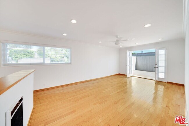 Building Photo - 230 Bicknell Ave