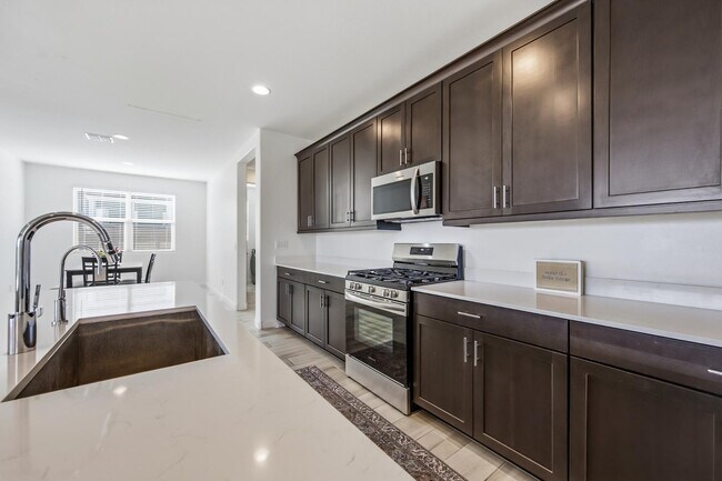 Building Photo - 2053 W Sienna Bouquet Pl