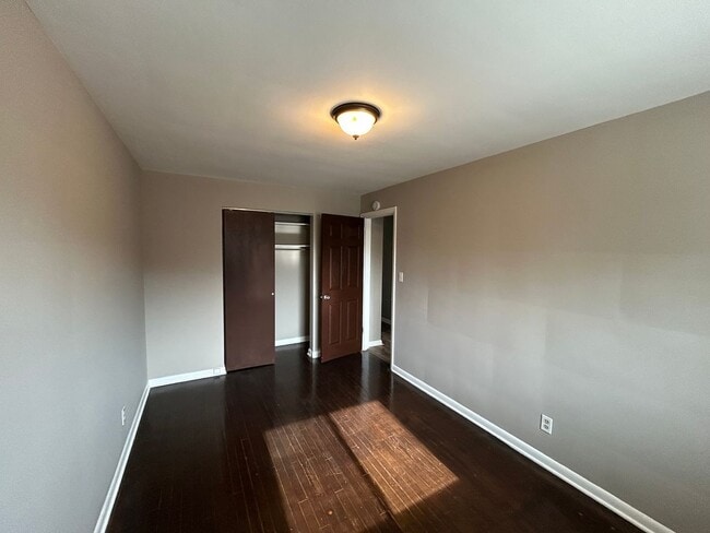 Building Photo - 7598 Boleyn Dr