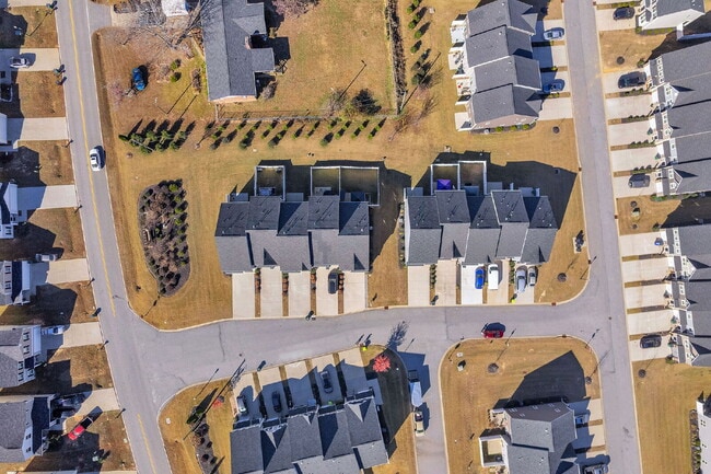 Building Photo - Beautiful 3 Bedroom, 2.5 Bathroom Townhome with 1-Car Garage $1,650/mo rent