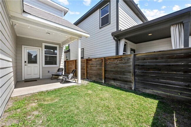 Building Photo - Newly Constructed, 4 BR / 3 BA Home - 2 Car Garage - Pool - Close to Mueller