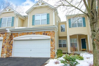 Building Photo - 3027 King Ct