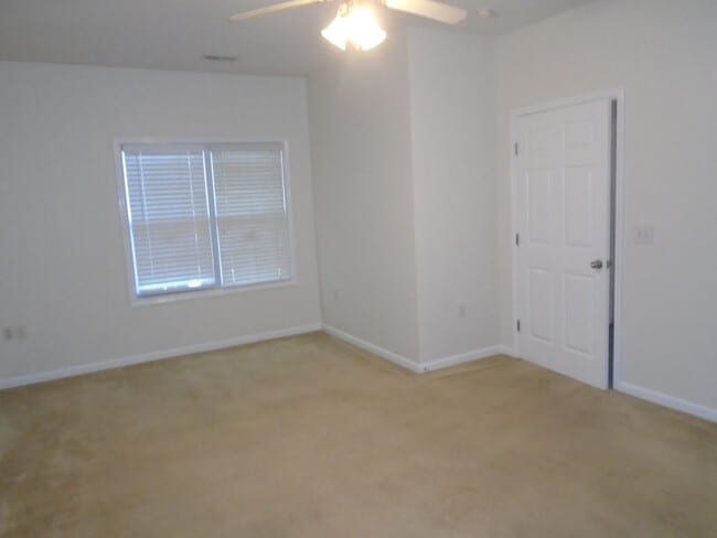 Building Photo - 635 Marshtree Ln