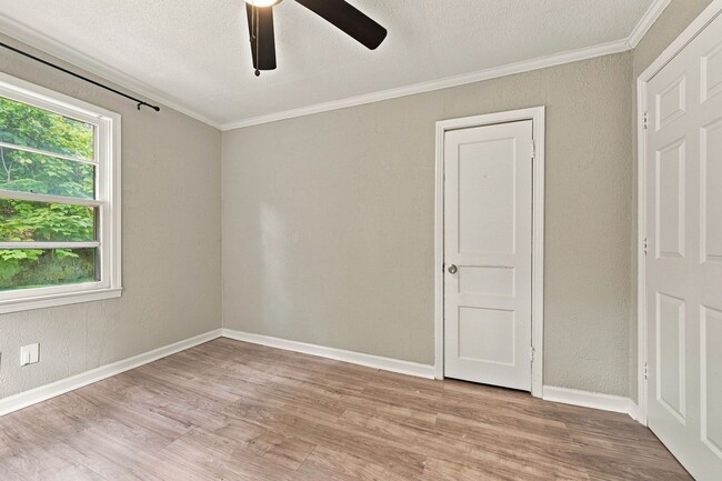 Building Photo - 1202B Cline Ave