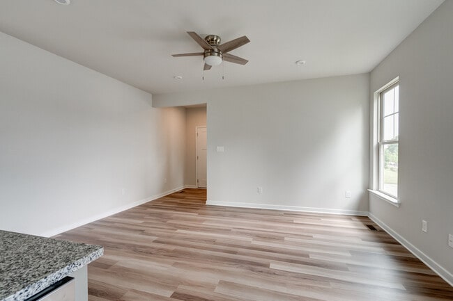 Building Photo - 321 Northfield Hts Ln