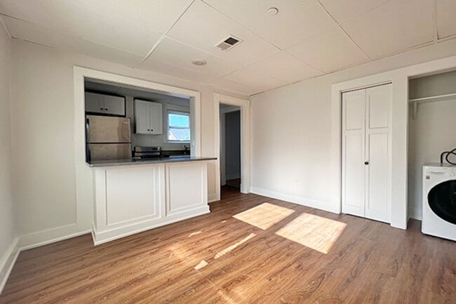 Building Photo - 9/1 No Fee! Renovated 3BR in downtown Beverly w/AC, laundry!