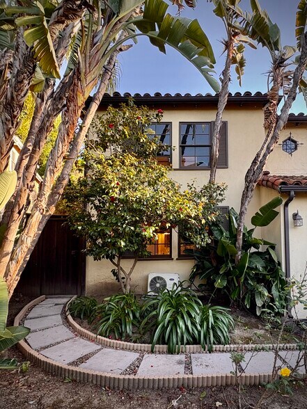 Guest House Unit - 3746 Lankershim Blvd