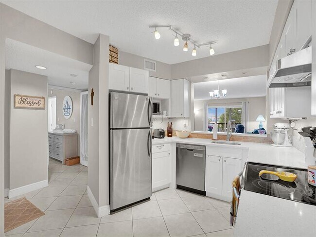 Building Photo - 2208 S Cypress Bend Dr