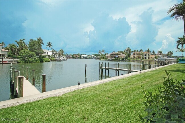 Building Photo - 1910 Gulf Shore Blvd N