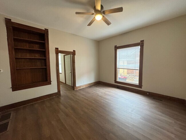 Building Photo - 121 E North St