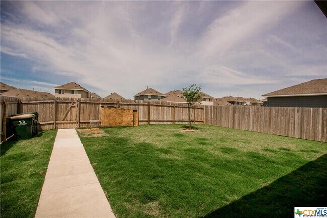 Building Photo - 242 Mossycup Dr