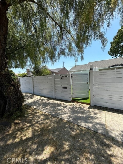 Building Photo - 12008 Roscoe Blvd