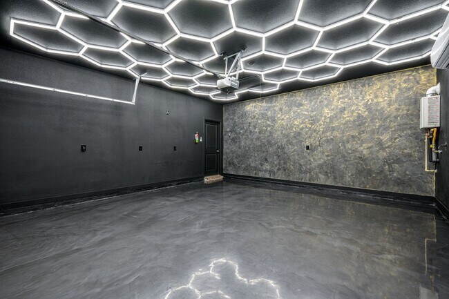 Building Photo - 841 Blackhorse Trl