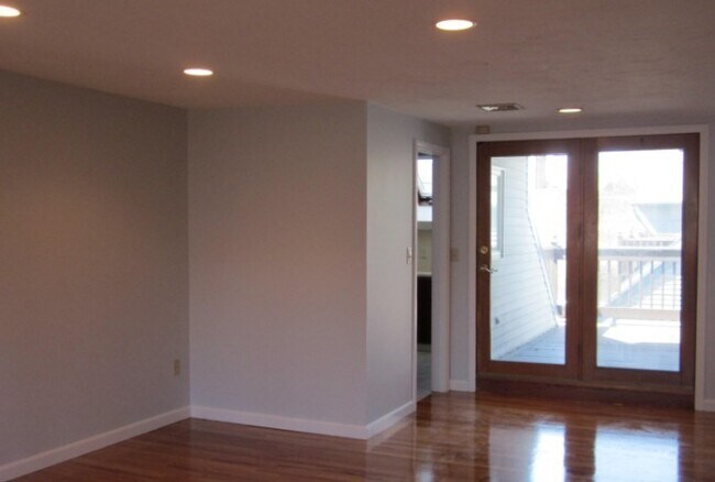 Building Photo - 43 Merrymount Rd