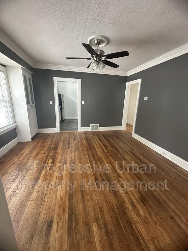 Building Photo - 1337 W 106th St