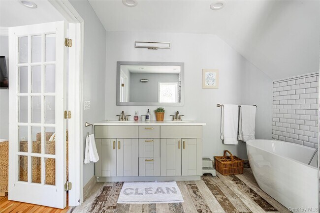 Building Photo - 2300 Pine Tree Rd