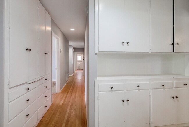 Building Photo - Wonderful SINGLE FAMILY Home with ADU over...