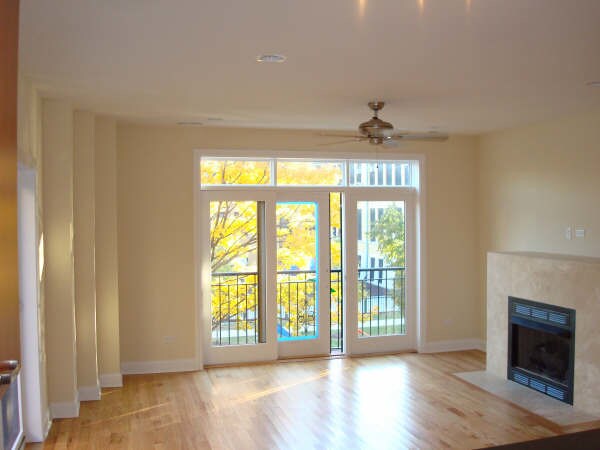 Primary Photo - 1534 W Greenleaf Ave