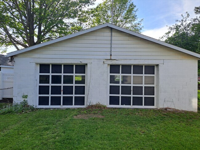 Building Photo - 508 Hugh St