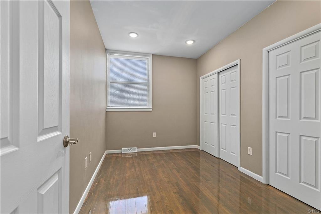 Building Photo - 2118 E Genesee St
