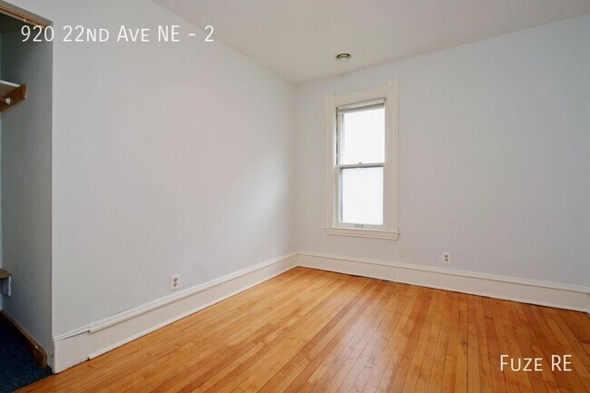 Building Photo - 920 22nd Ave NE