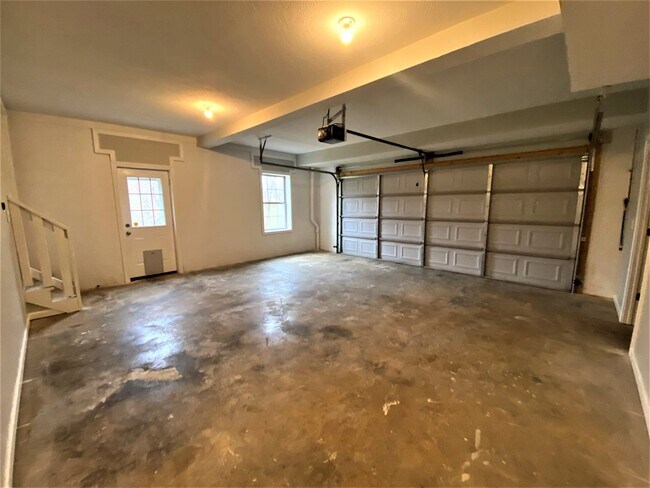 Building Photo - 4 Bedroom Pet Friendly Home For Rent Over ...