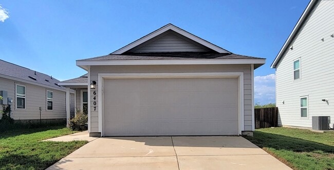 Building Photo - Beautiful like-new 3 bed | 2 bath home - Amazing community amenities!