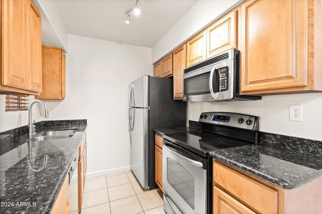 Building Photo - 5877 N Granite Reef Rd