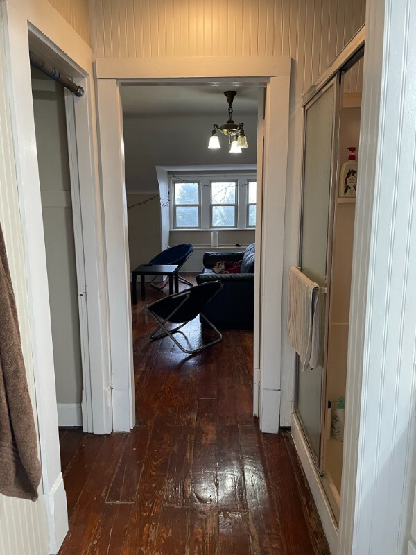 Building Photo - 462 King Ave