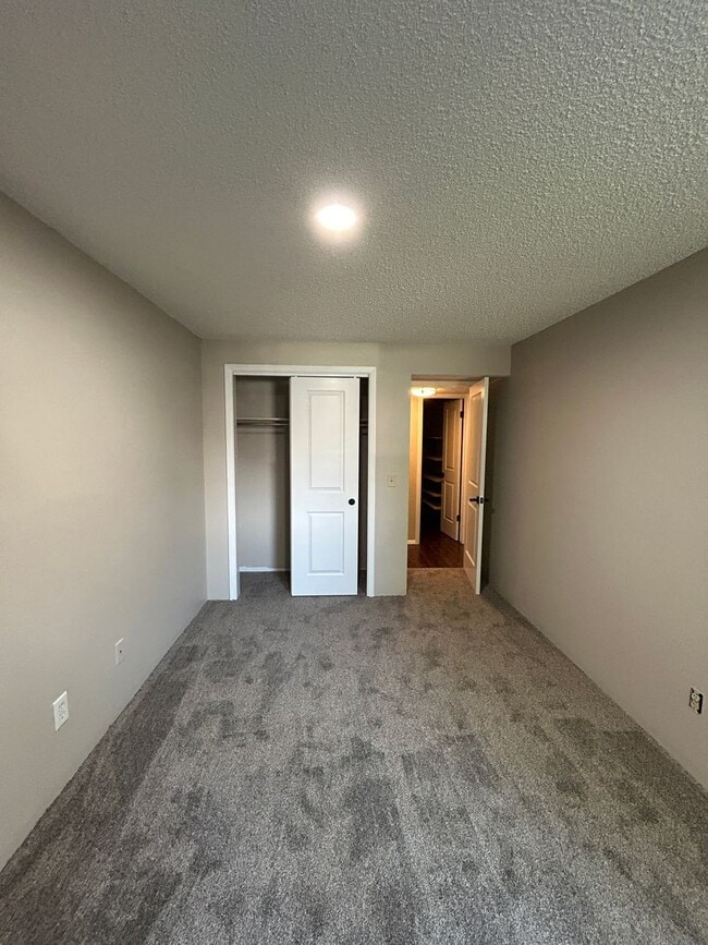 Building Photo - 1608 Cottonwood Dr
