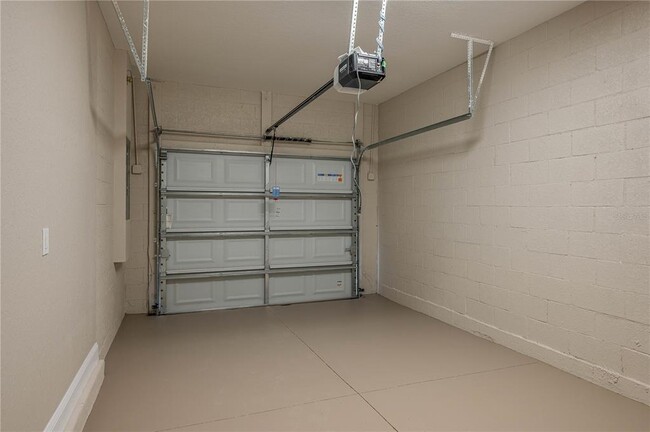 Building Photo - 1190 Oak Hammock