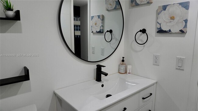 Building Photo - 1833 S Ocean Dr