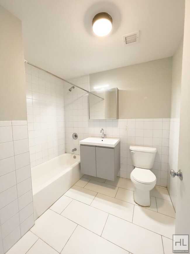 Building Photo - Bushwick Avenue / 2 Bedroom, 1 Bathroom / ...