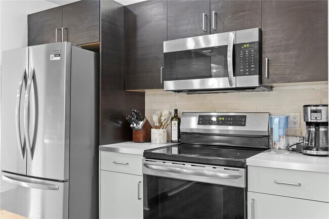 Building Photo - 2407 S Lois Ave